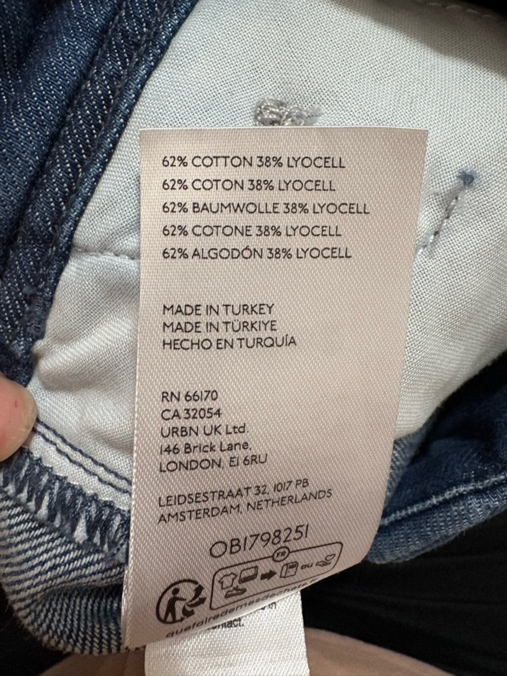 Pilcro Mid-Rise Pleated Trouser
Jeans - Picture 10 of 10